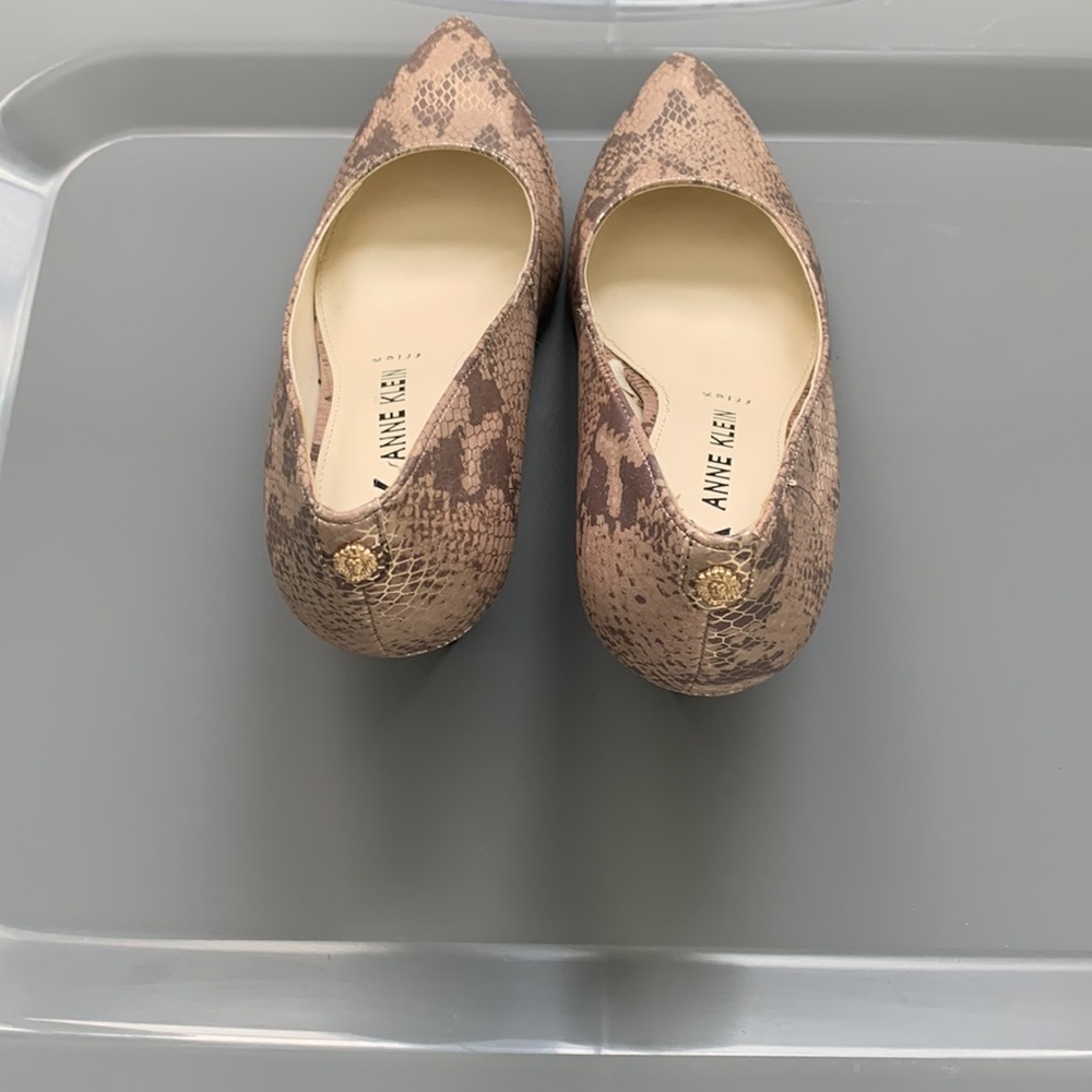 Shoes - Picture 3 of 4